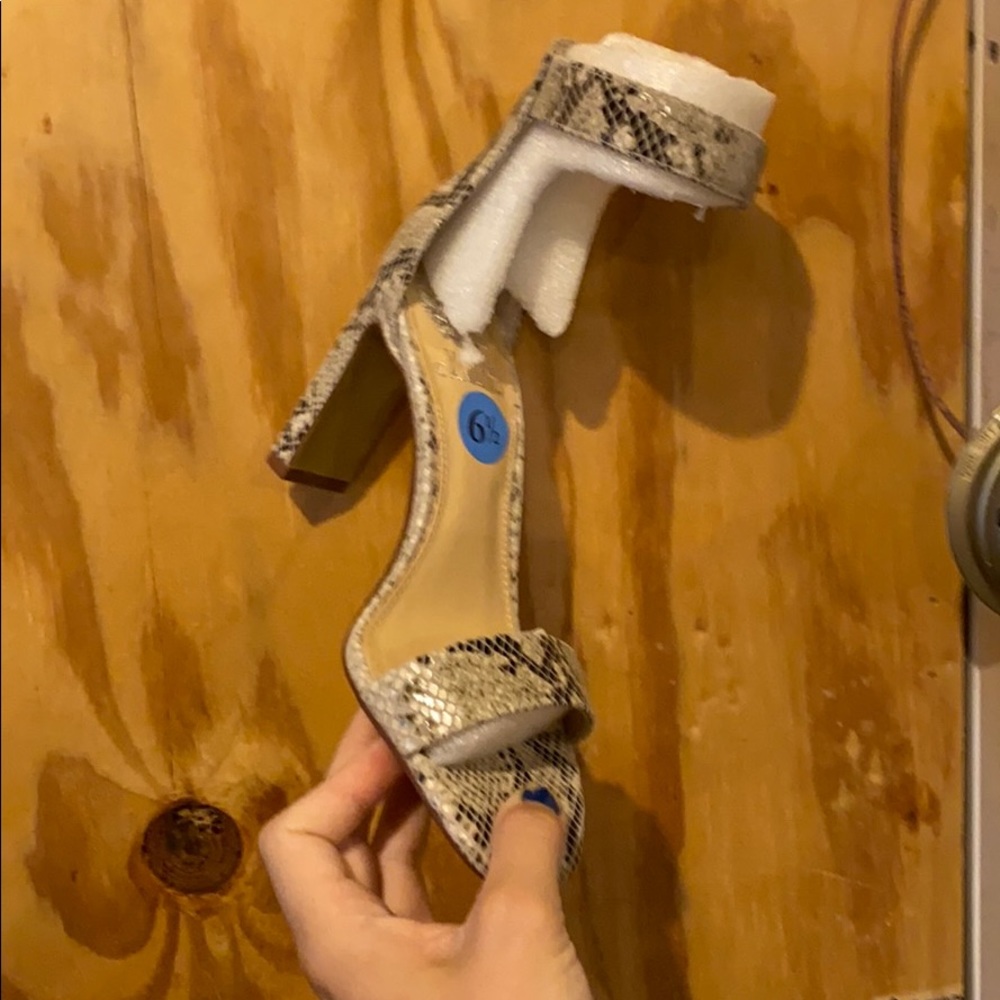 FLASH SALE Vince Camuto Bendiva Snakeprint Heels - Picture 10 of 12